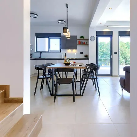 Tara By Interhome * Μεντουλίν