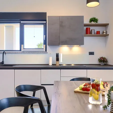 Villa Tara By Interhome