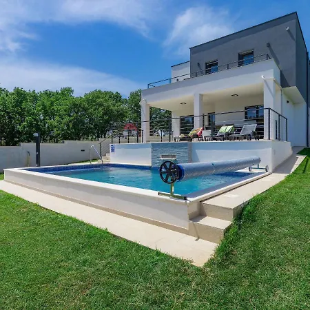 Villa Tara By Interhome Medulin
