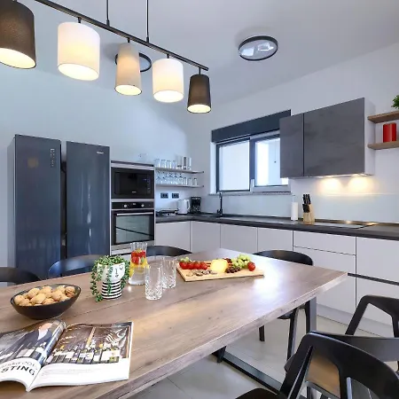 Tara By Interhome